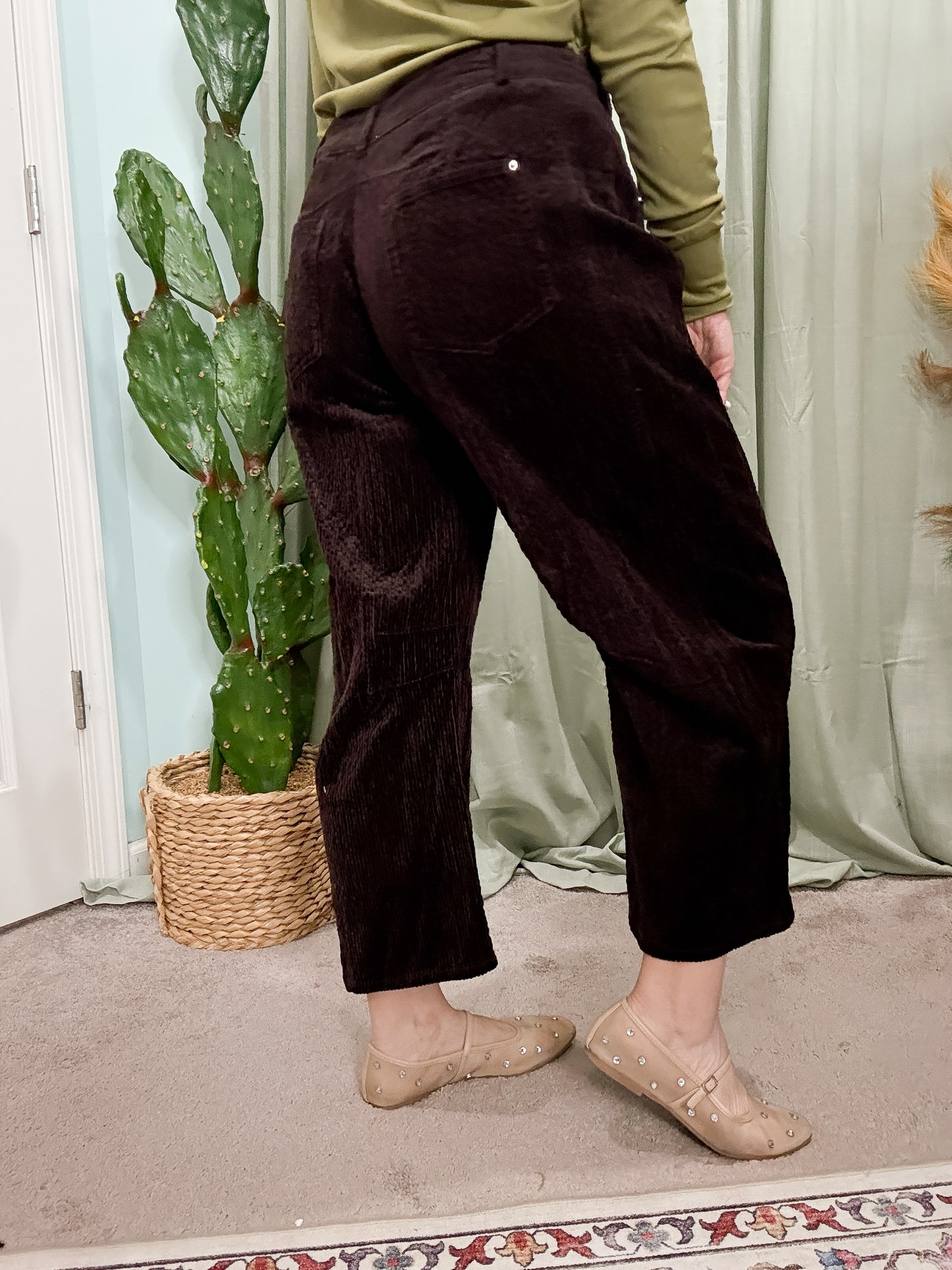 Montana Corduroy Barrel Jeans in Chocolate