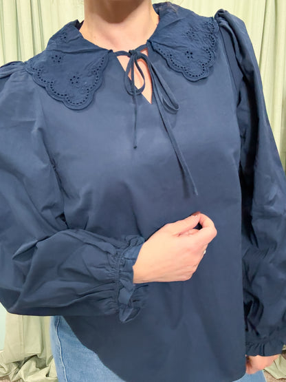 Silent Night Lace Collar Cotton Long Sleeve Blouse