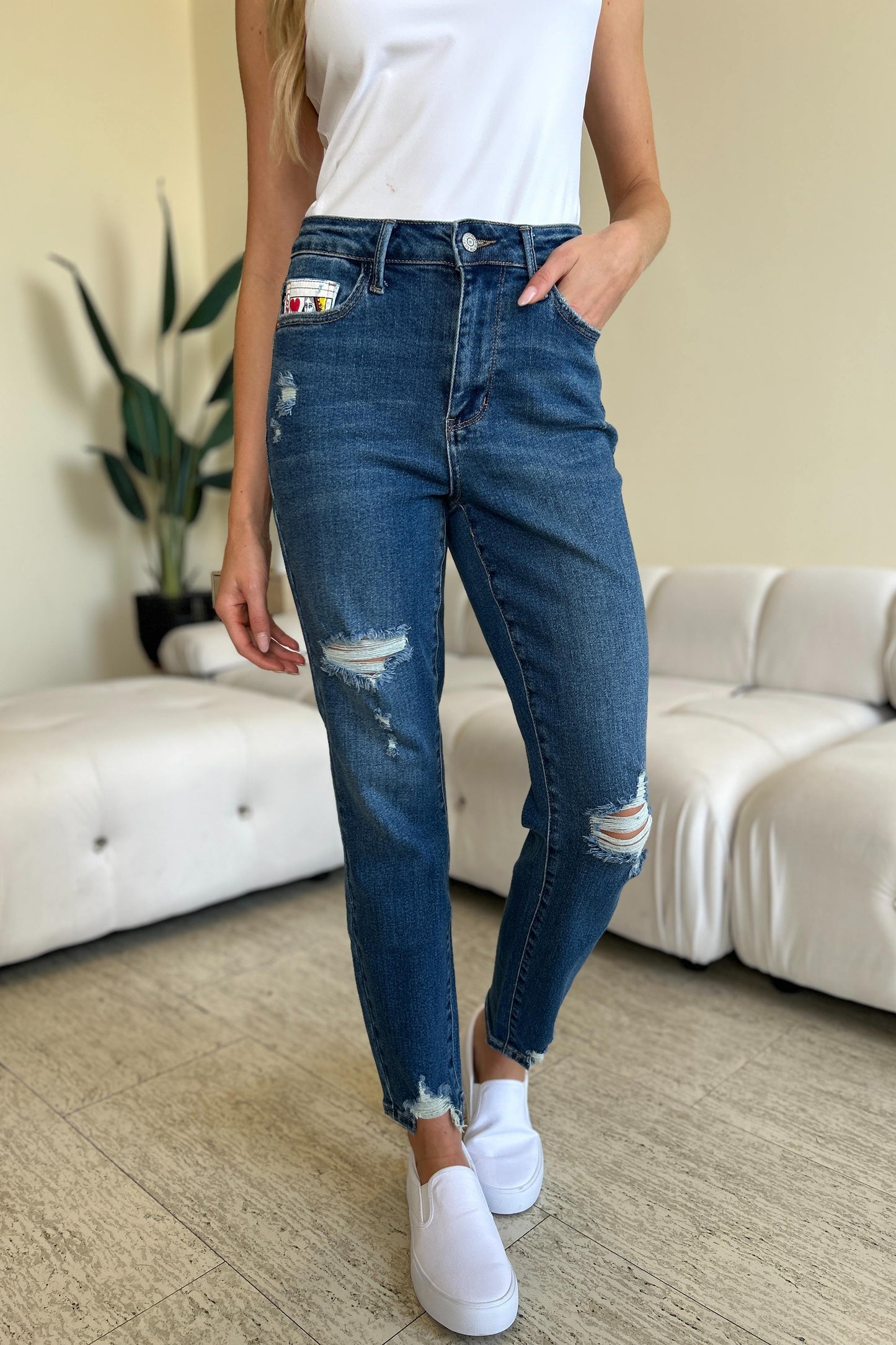 Judy Blue Las Vegas Queen Of Hearts Coin Pocket Boyfriend Jeans