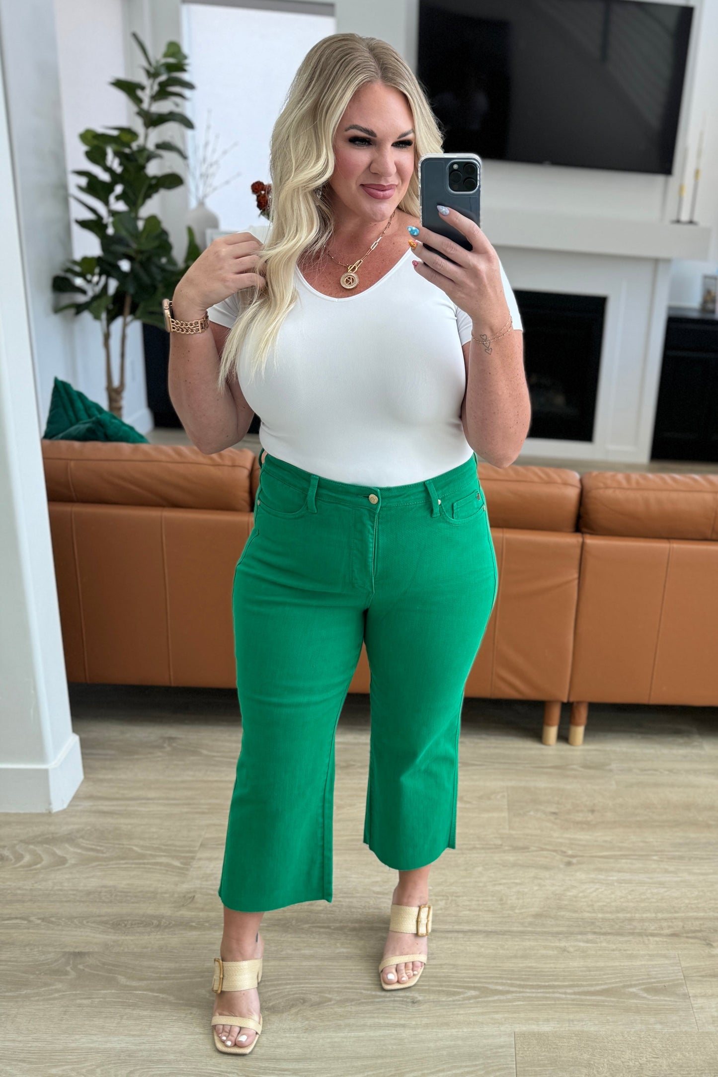 Judy Blue Lisa High Rise Tummy Control Top Wide Leg Crop Jeans in Kelly Green